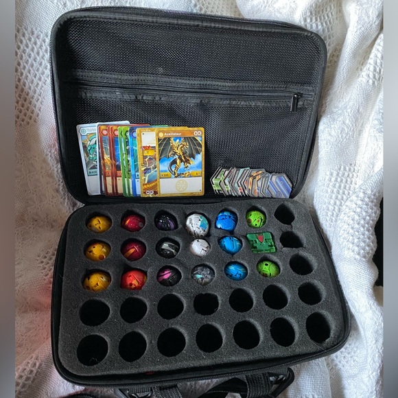 Bakugan holder collection with cards and magnetic hexagons - Picture 2 of 9